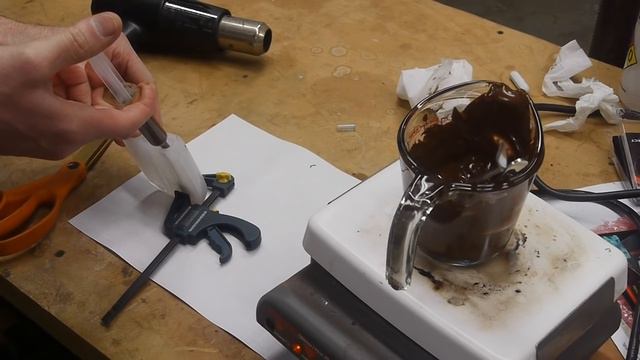 Chocolate gun dispenses edible molten chocolate [s1415uTvSC8]