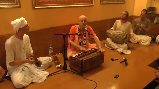 HH Kadamba Kanana Swami - kirtan at Govinda's, 23.07.2014