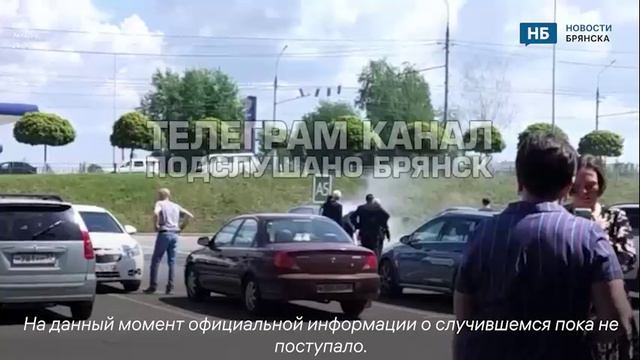 В Брянске на парковке «Аэропарка» загорелась машина