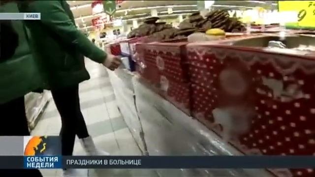 Накануне зимних праздников в супермаркетах на продукты - большие скидки