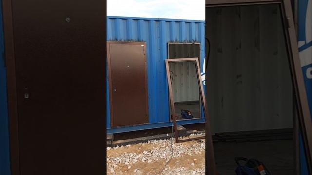 Город Ковров"Мастерок" Из морского контейнера сделали камеры для хранения.