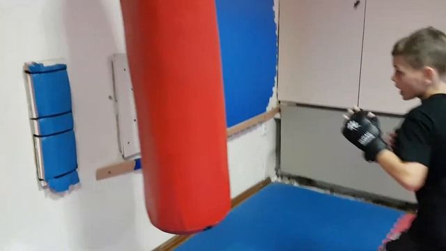 Работа на мешке Еля Тайкан
