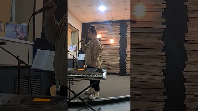 всегда быть рядом не могут люди! сл. Л.Дербенева, муз. А. Зацепина, исп. М. Партиспанян