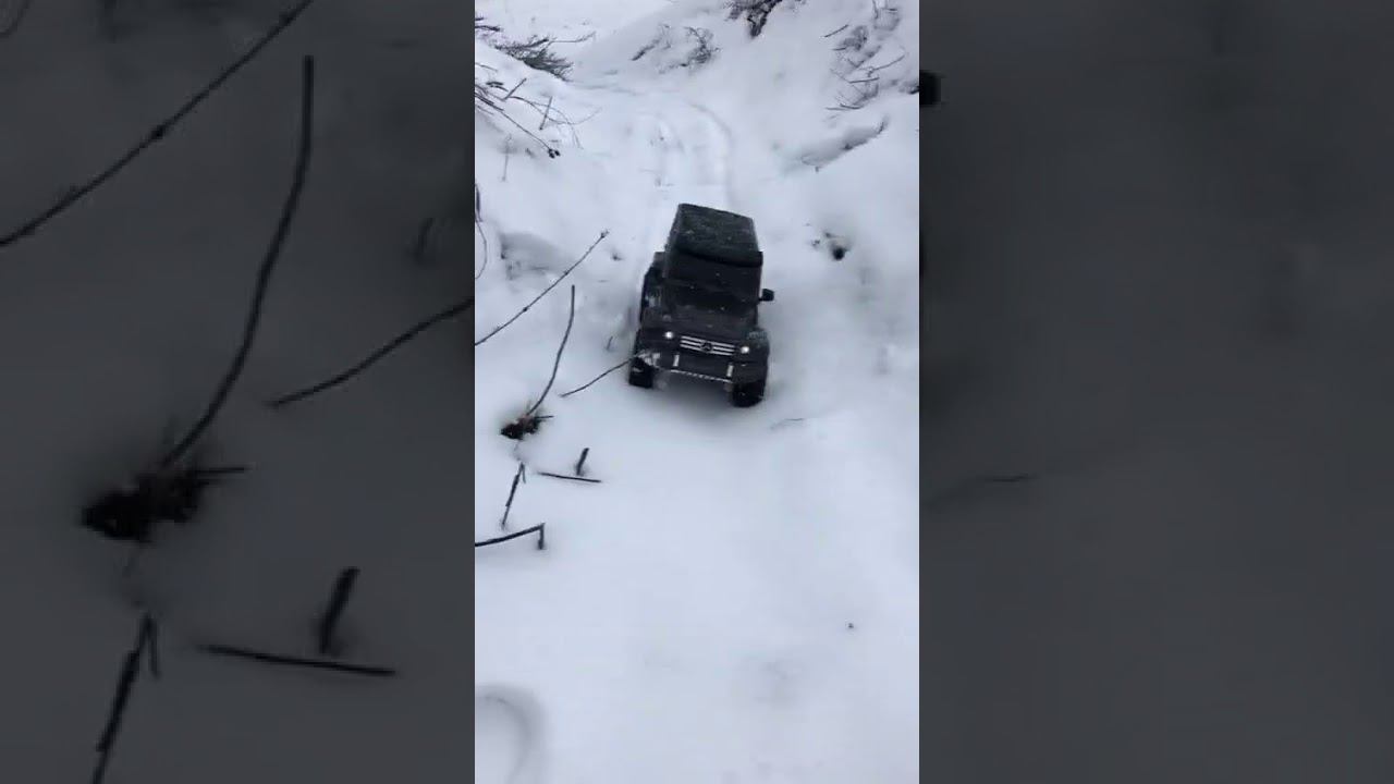 Traxxas Trx 4 GL 500 in the snow