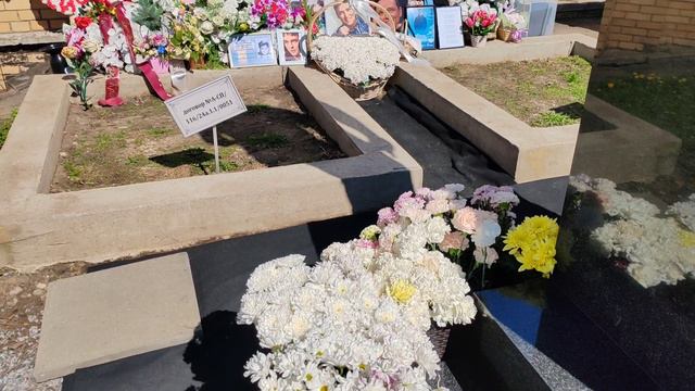 в первый майский день на могиле Юрия Шатунова / Троекуровское кладбище сегодня 01.05.2024