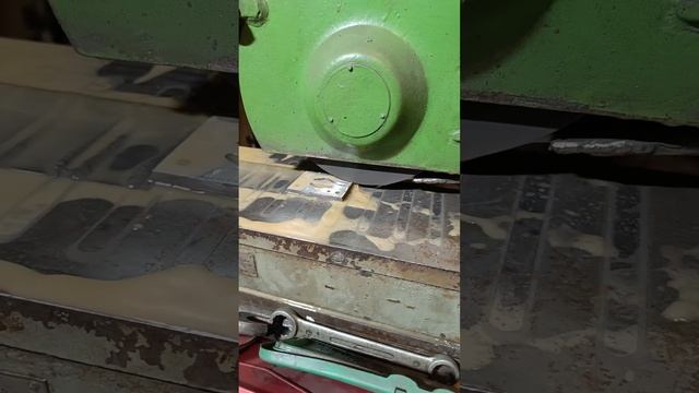 Шлифовка приспособления для вырубки.
