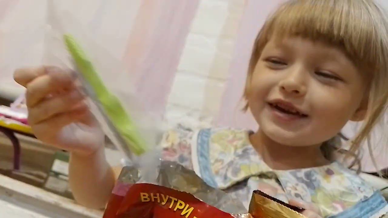 сюрприз#cute #baby #babygirl #opening #cornsnacks #with #toys #toysforkids #joy