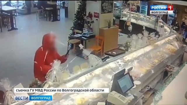 Волгоградец разбил витрины кулинарии