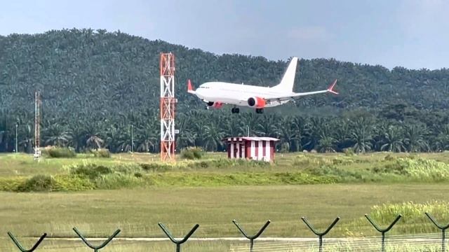 Batik Air Malaysia / Malindo Air white 737 MAX 8 (Red and White livery)