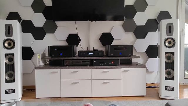 Quadral Aurum Vulkan M8 R with emotiva xpa 1 Gen 2 Monos