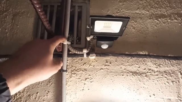 Установка Led лампы с датчиком движения