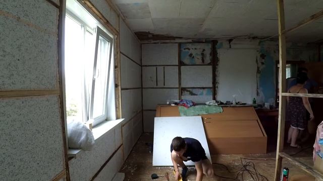 СТАРЫЙ ДОМ. Часть 3-ая . Невероятно но все же получается. Стены и Потолок уже просто рушатся. РЕМОН