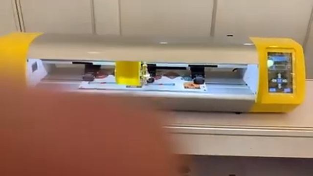 Mini desktop vinyl label cutter plotter with CCD camera automatic contour cut cutting machine