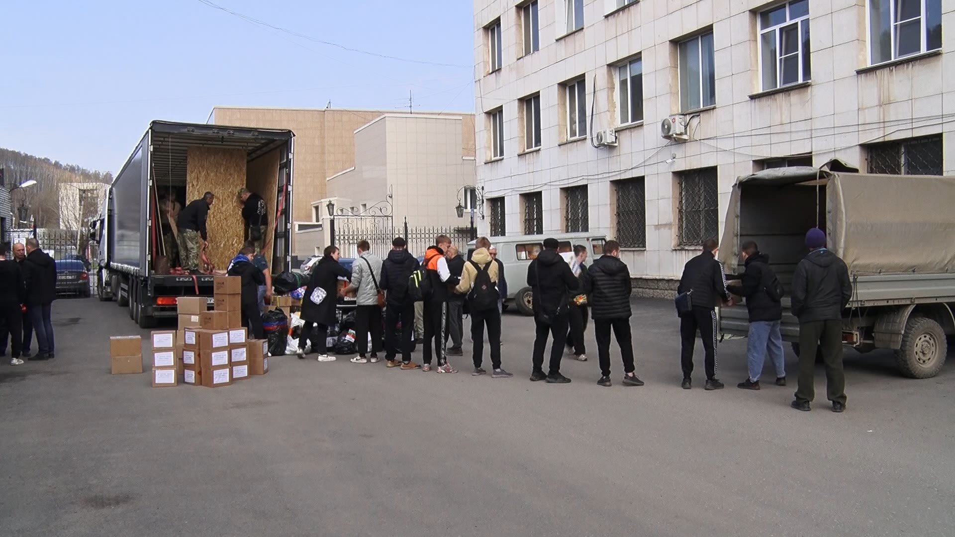 Донбасс получил 20 тонн гумпомощи от Златоуста