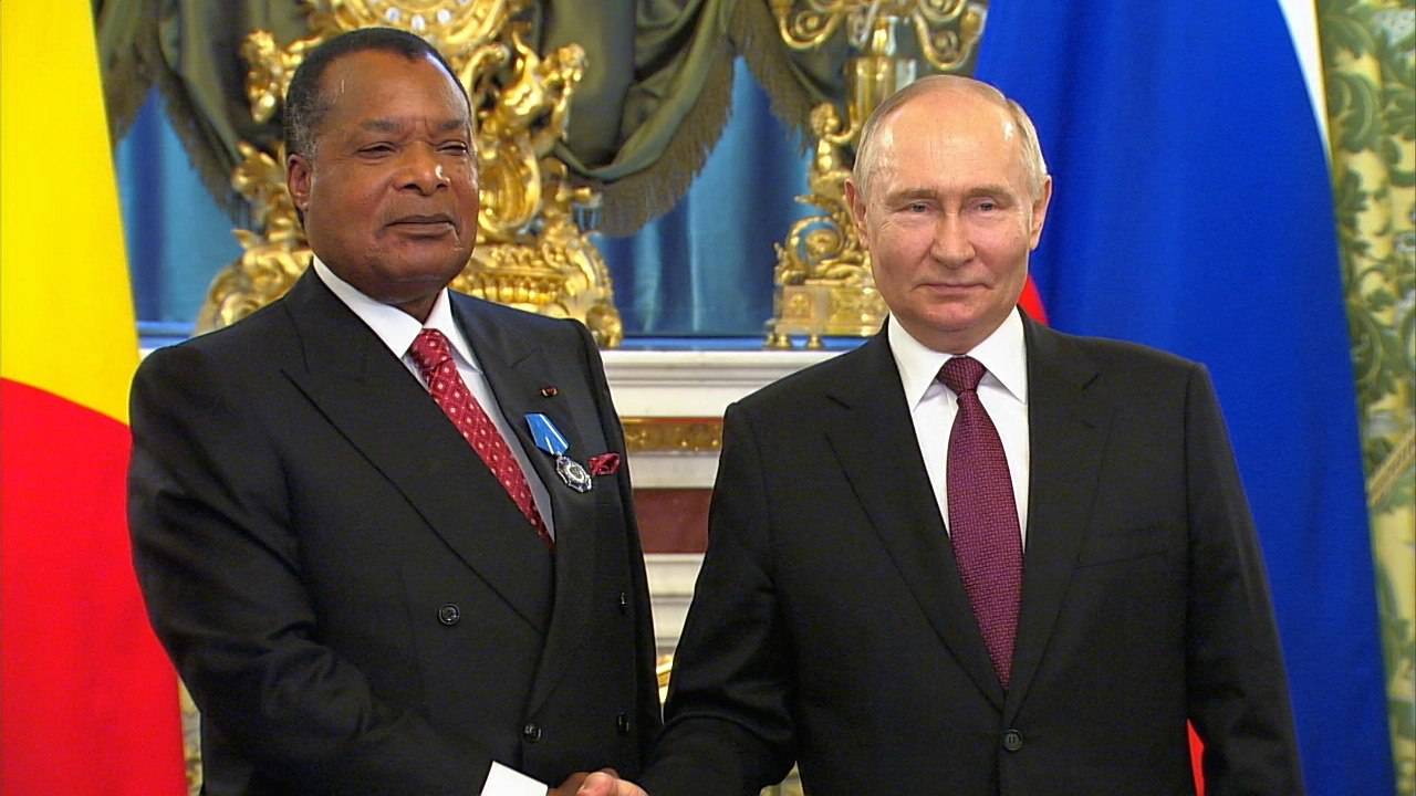 Путин вручил лидеру Республики Конго орден Почёта — видео