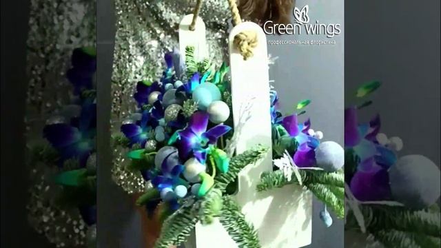Новогодний букет из синих орхидей .