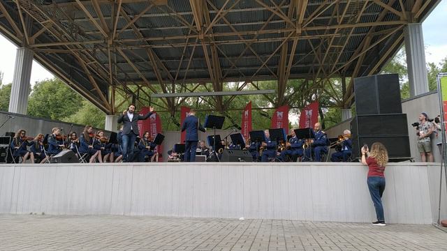 Центральный оркестр ФСИН играет в Измайловском парке