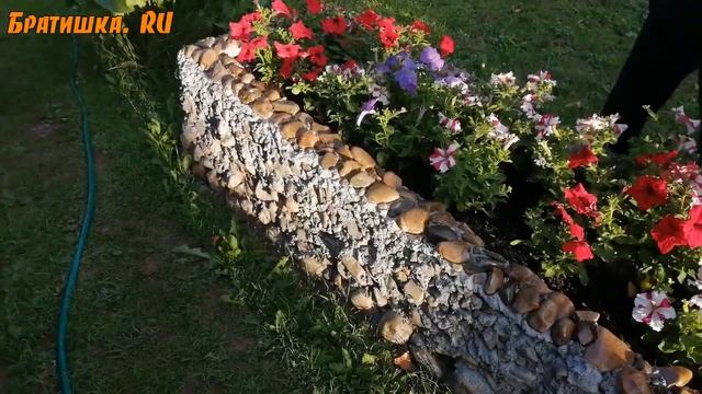 Отделка цветочной клумбы своими руками. Конечный вариант.