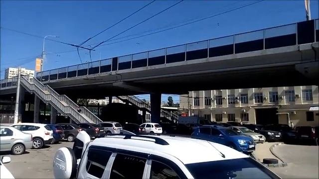 Привокзальная площадь в Волгограде и остановка общественного транспорта Station square in Volgograd