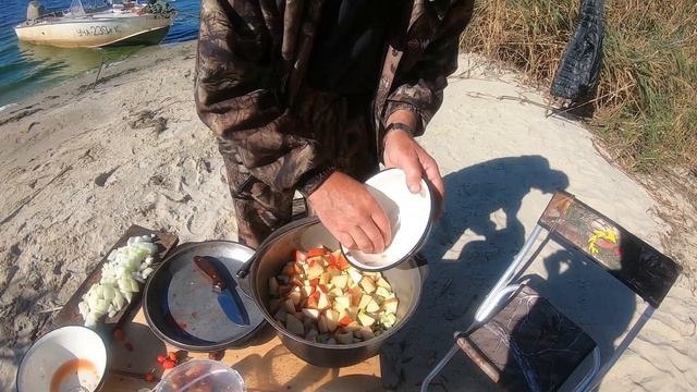 КУХНЯ  ОХОТНИКА.  ЖАРКОЕ из УТКИ на КОСТРЕ.