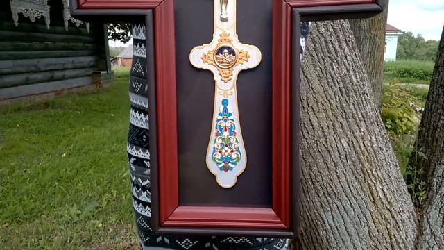 Напрестольный крест - настенный крест в четырехконечном киоте