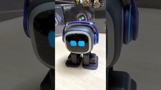 ? Робот Emo делает фото emopet emo robot cute roboboy ai робот