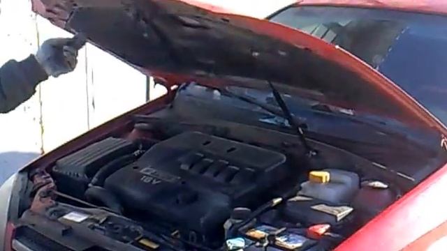 Установка на капот Chevrolet Lacetti газового упора