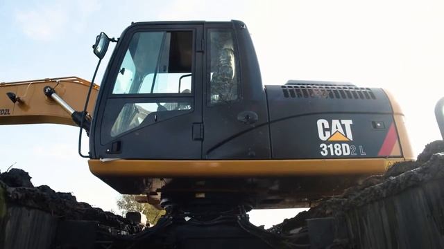 Экскаватор-амфибия Cat®