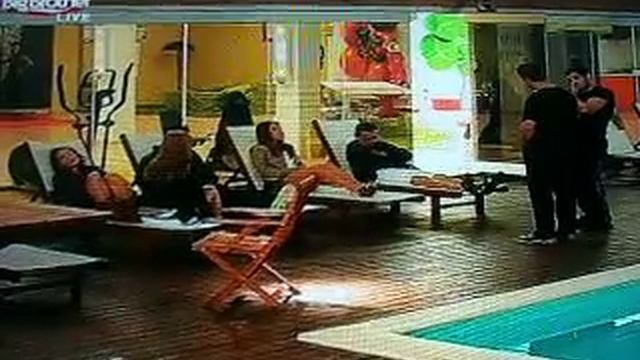 BIG BROTHER 2010 alexis-stella tragoudia pia ise si  - kalimera (prin sfinakia part 2/7) 19/11/2010