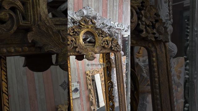 Зеркало в резной раме из массива дерева