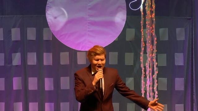 Однообразные мелькают облака  исп Сергей Демидов