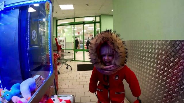 Игра в автомат. Выиграли котика. Шикарная горка.