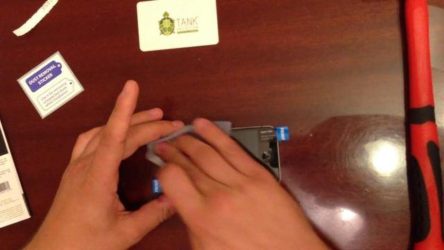 краш-тест защитной пленки TANK protection на iPhone-4