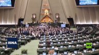 "شكرا للحرس الثوري".. أعضاء البرلمان الإيراني يحتفلون بالهجوم على إسرائيل