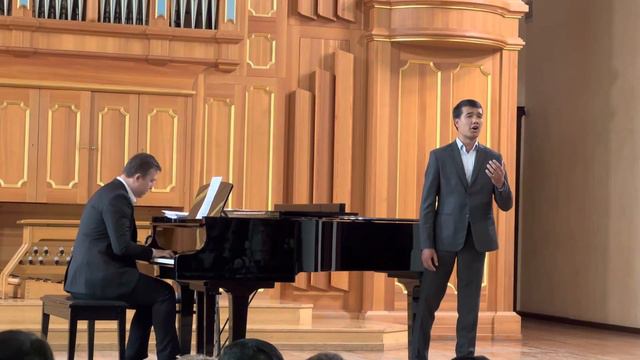 Романс "В мире есть красавица  одна"  Э.Шентирмай