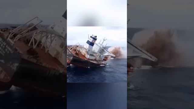Потопленное британское торговое судно  в Аденском заливе.