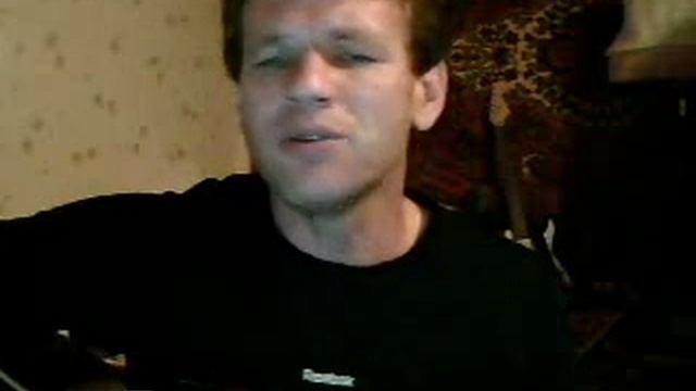 Люди идут по свету