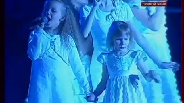 Под небом голубым горит одна звезда