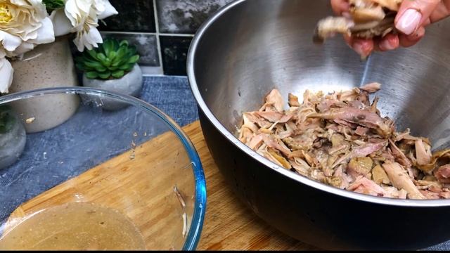 Pune un pui la fiert. Rezultatul te va șoca! Nu vei mai cumpara din magazin, salam parizer de casa