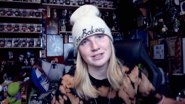 COUNTING ALL MY HARRY POTTER STUFF | TheBakeey