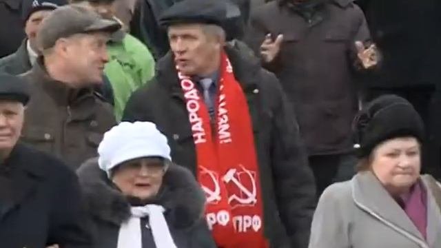 Коммунисты отметили 7 ноября маршем по Петрозаводску
