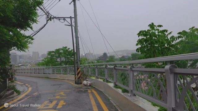 폭우 쏟아지는 북촌한옥마을 풍경 1시간 40분 동안 비 내리는 한옥 골목 풍경을 감상하세요. 잠 잘오는  asmr 빗소리 asmr 수면 asmr 서울트래블워커.