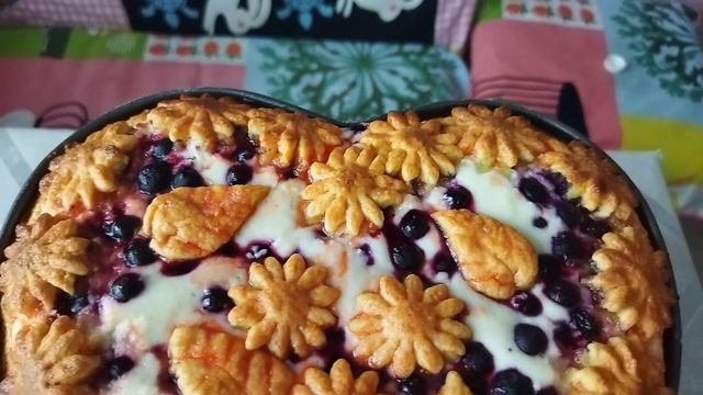 Пирог с чёрной смородиной