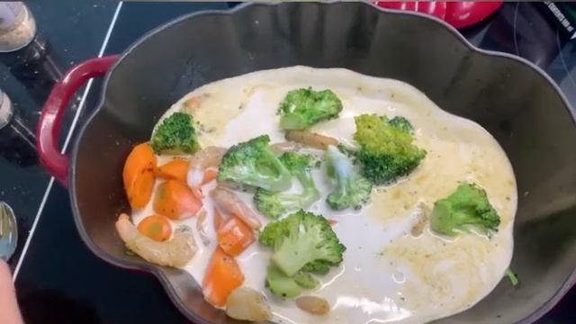 Креветки в кокосом соусе с рисом и брокколи, Thai Red Curry. Просто и вкусно.