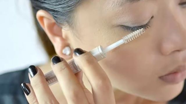 How to Get Long Eyelashes Naturally - Grow Eyelashes Fast at Home