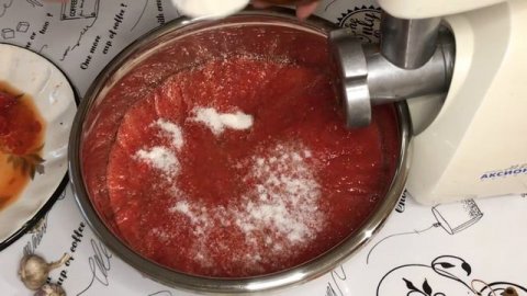 ??Ленивая #аджика без варки и без уксуса / Хранится, до следующего сезона заготовок, как свежая?