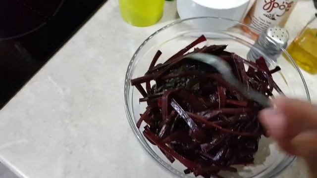 Салат из свеклы. Греческая кухня.