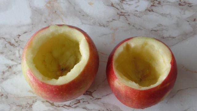 Яблоки запеченные с творогом и изюмом