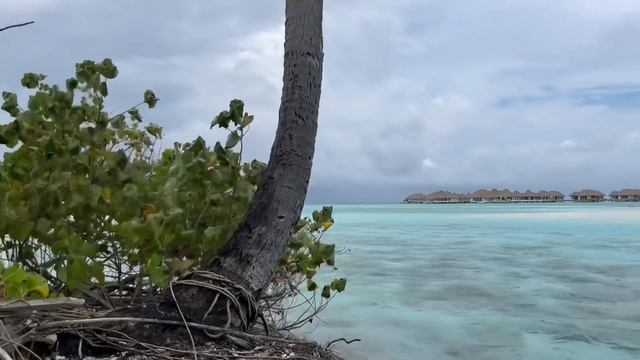 Сплав на каяках на остров Lavadhoo, Южный Атолл, Мальдивы.