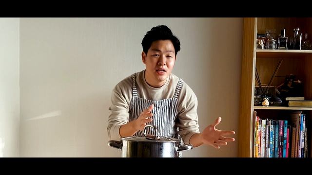 Miyeokguk: Seaweed Soup with Beef Recipe (미역국 만들기, わかめスープ レシピ)